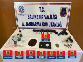 SUSURLUK JANDARMA DAN UYUŞTURUCU TACİRLERİNE BASKIN