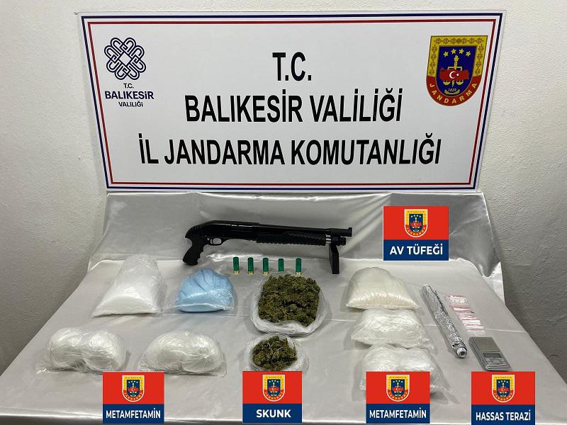 BALIKESİR DE UYUŞTURUCUDAN 6 KİŞİ YAKALANARAK GÖZ ALTINA ALINDI