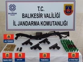 AYVALIK BURHANİYE VE GÖMEÇ TE GÖZALTILAR