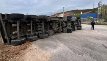 BANDIRMA – ÇANAKKALE YOLUNDA 2 TIR KAZA YAPTI