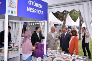 Vali Şıldak Altıeylül Kitap Fuarını Ziyaret Ett