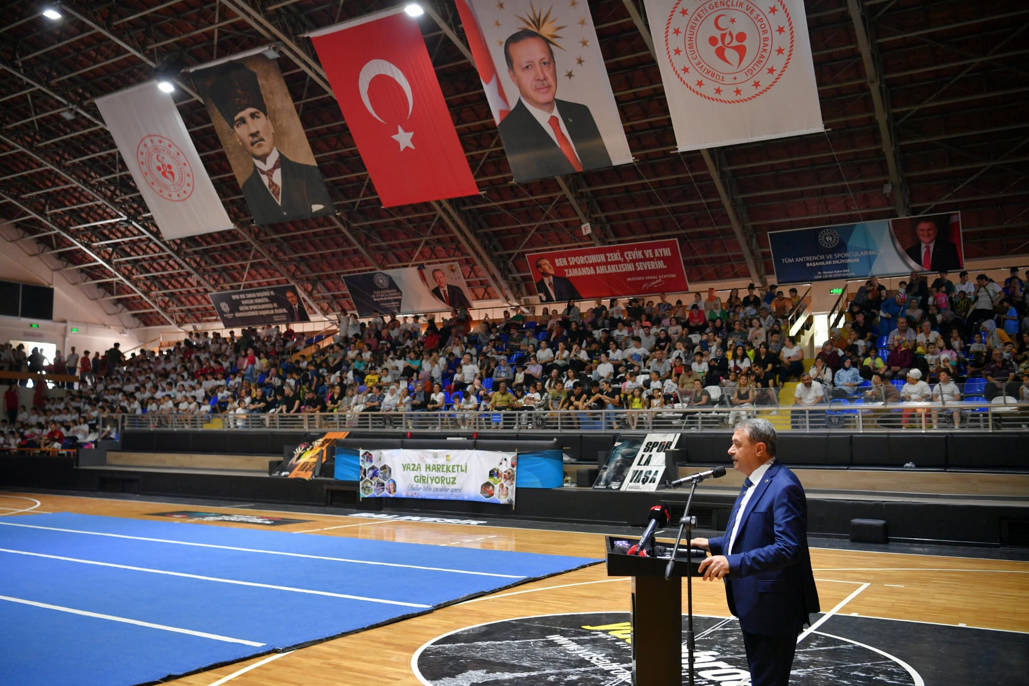 Vali Hasan Şıldak, 15 Temmuz Demokrasi ve Milli Birlik Gününde vatandaşları tek yürek olmaya çağırdı.