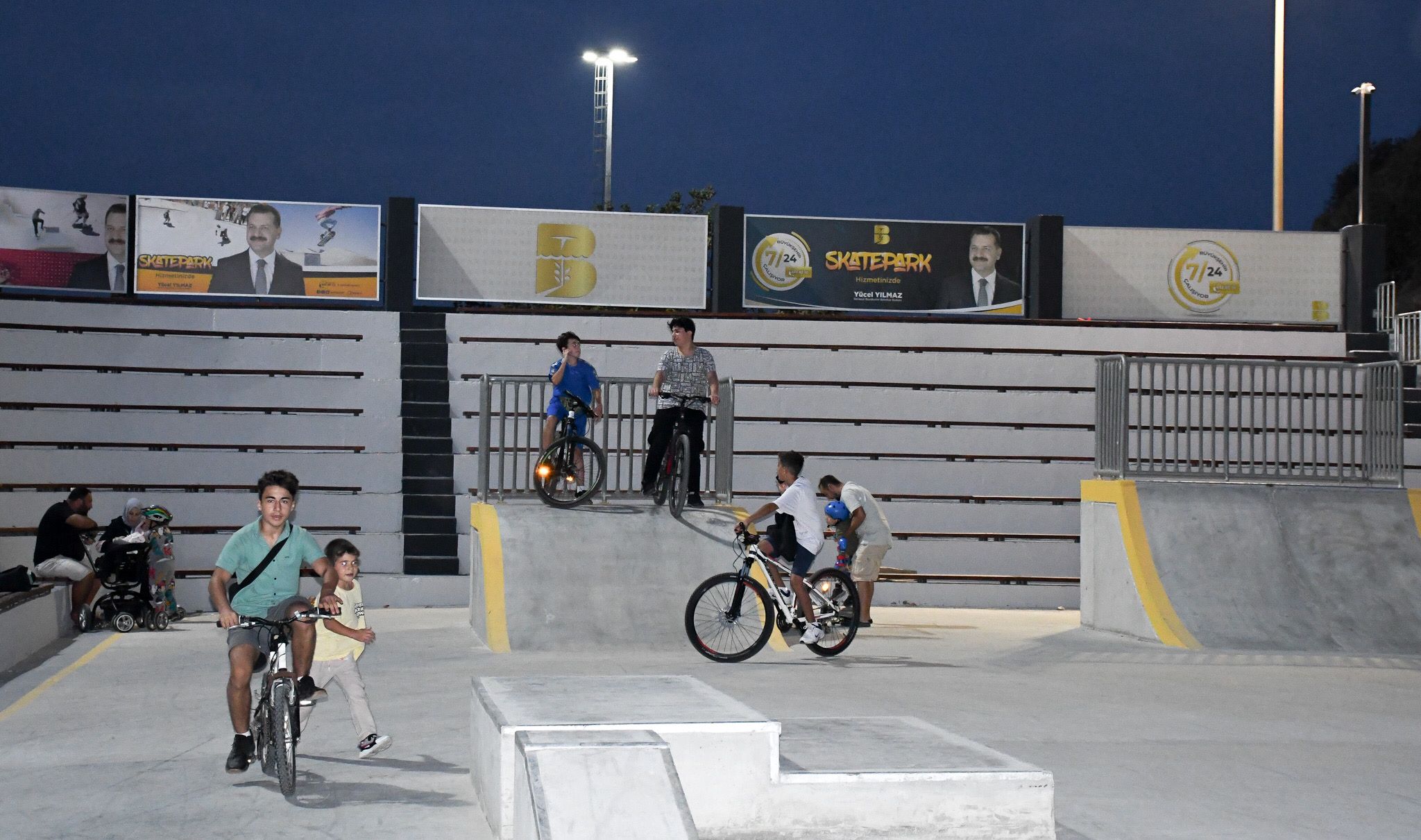 Büyükşehir’den, Bandırma’ya deniz manzaralı Skate Park Gençler hem manzaranın hem eğlencenin tadına varıyor