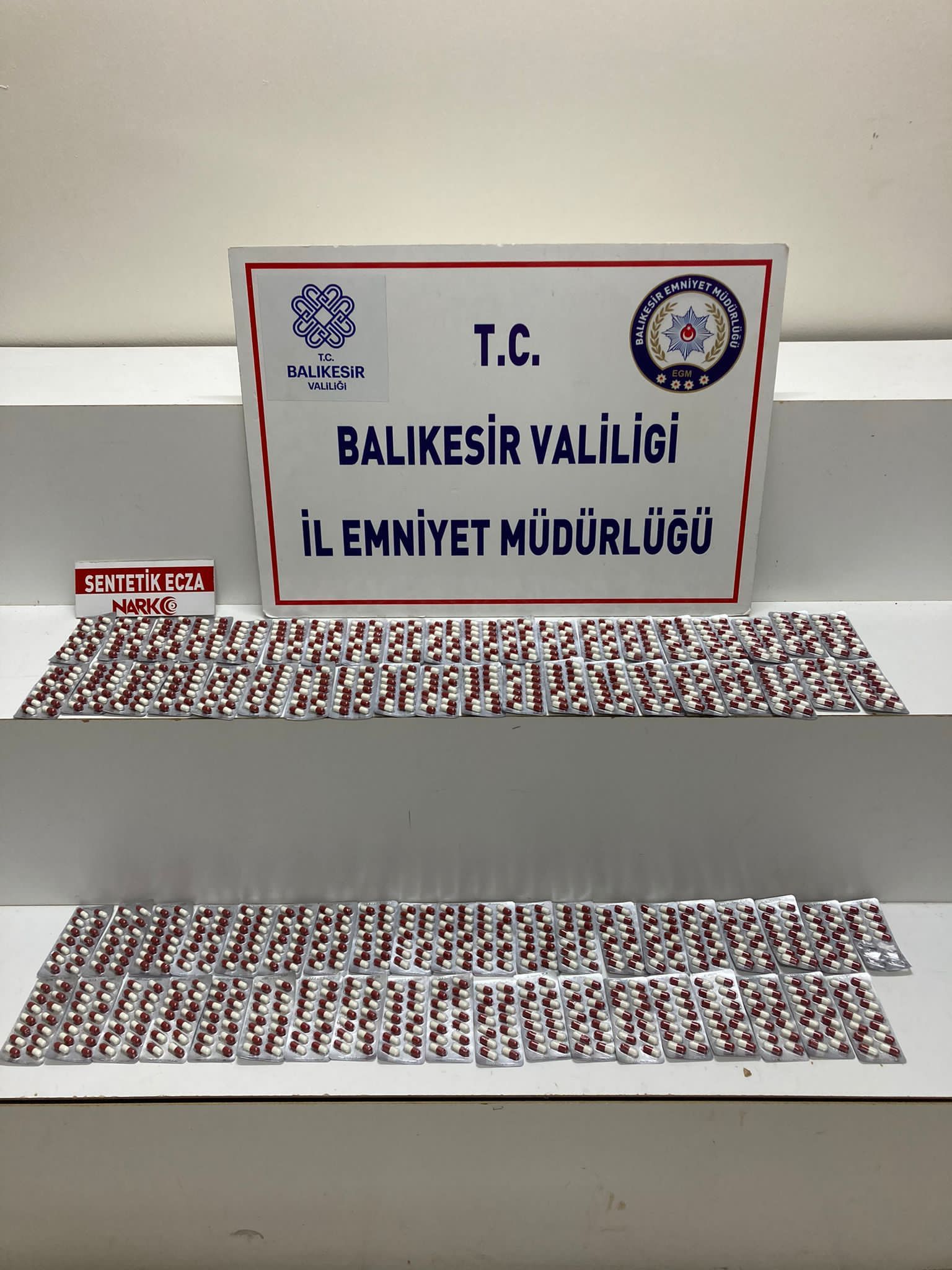 UYUŞTURUCU NAKLEDERKEN YAKALANDI