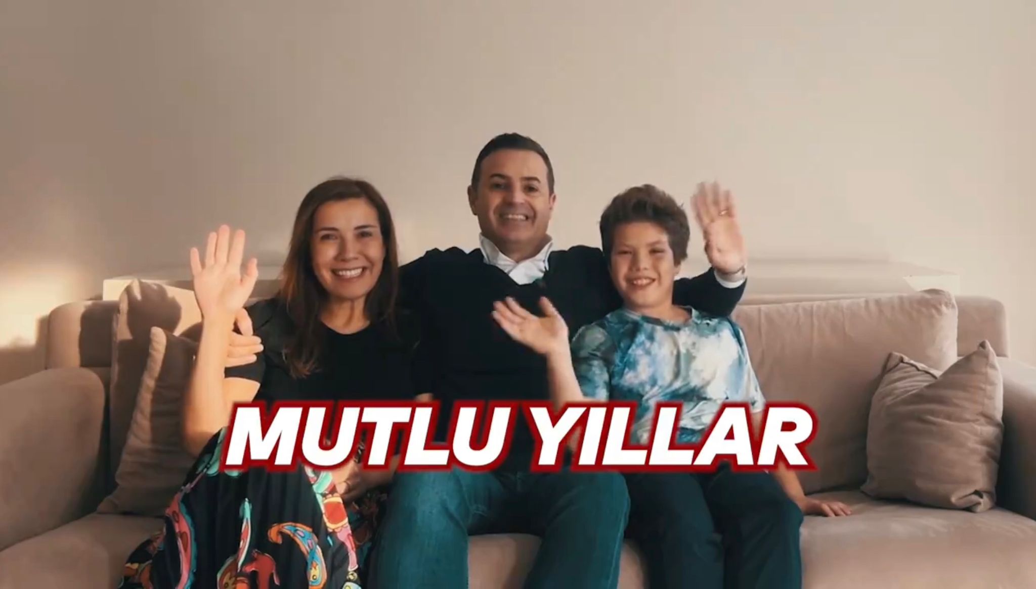 AHMET AKIN HEMŞERİLERİNİN YENİ YILINI KUTLADI: