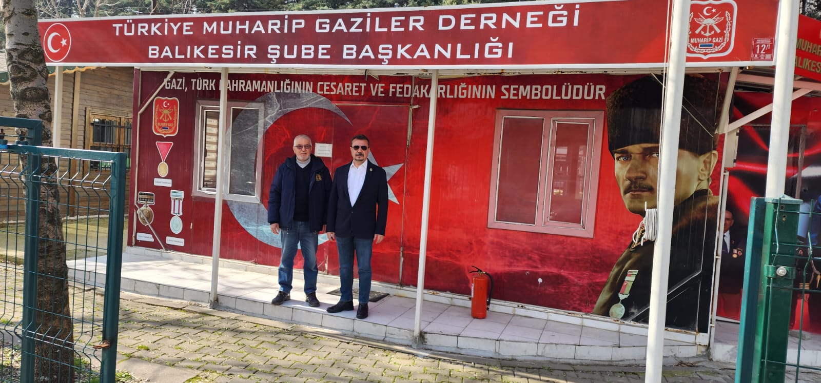 BALIKESİR HARP MALÜLÜ GAZİLER ŞEHİT DUL VE YETİMLERİ DERNEK BAŞKANI HAYDAR FİLİZ VE MUHARİP GAZİLER DERNEĞİ BAŞKANI ALİ HULUSİ KARAKUZ UN ORTAK BASIN AÇIKLAMASI