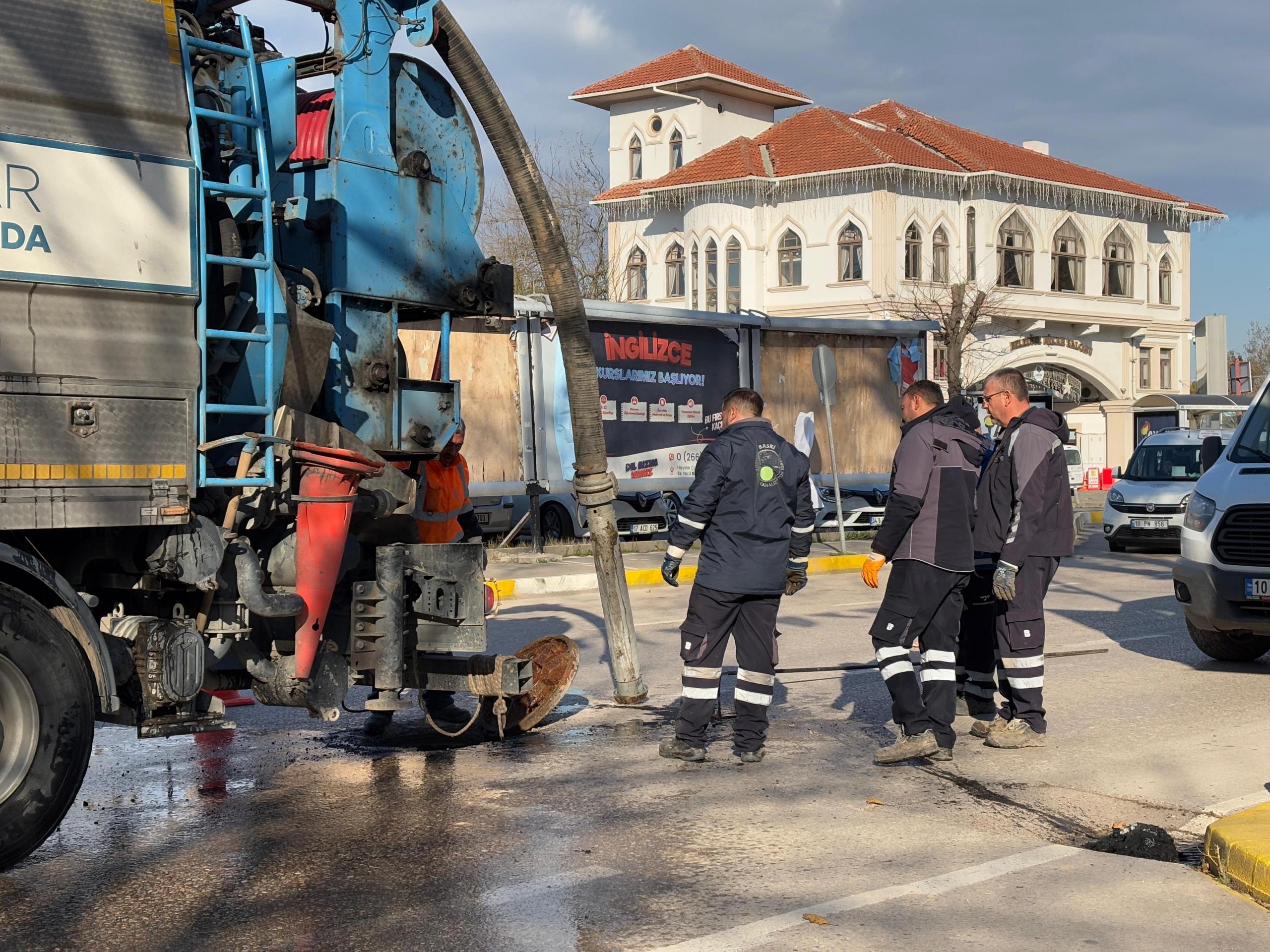 BANDIRMA DA BASKİ TARAFINDAN TÜM RÖGARLAR TEMİZLENDİ